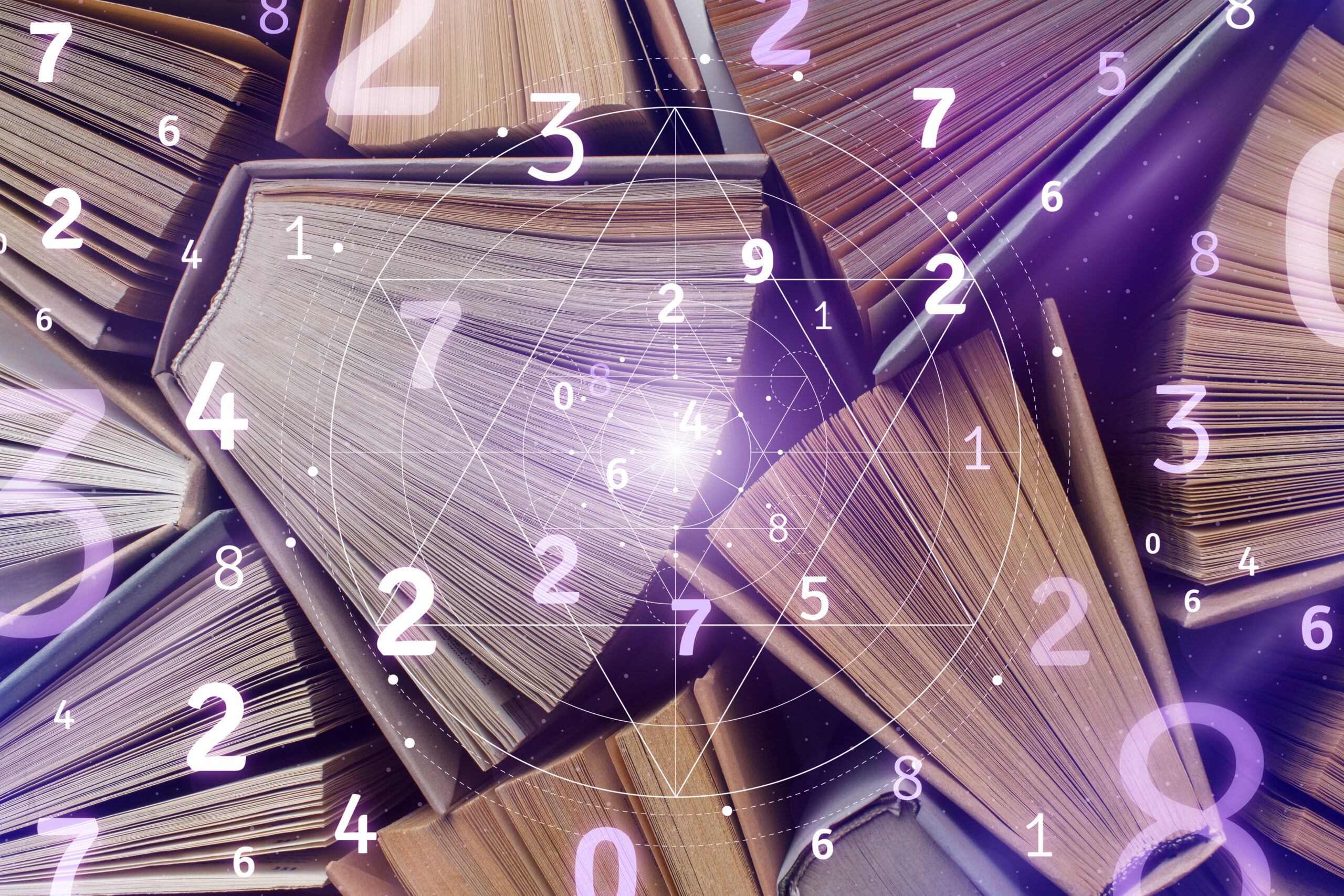 Numeroloji Kitabı’ndan sonra adeta bir yaşam kılavuzu niteliğindeki İleri Seviye Numeroloji, sayıları keşfedeceğiniz heyecanlı yolculuğu baş- ka bir rotaya taşıyor. Numeroloji teorisinin yine isim, göbek isim ve soy isimle birlikte doğum tarihiyle yayılan titreşimleri- ni bir adım daha öteye götürerek daha derine iniyor.
